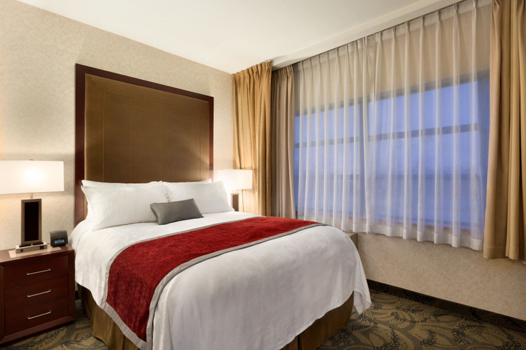 Bedroom 3, Poco Inn and Suites Hotel & Conference Centre, Greater Vancouver
