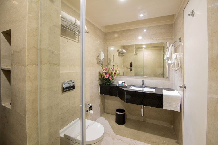 Bathroom 5, Zion A Luxurious Hotel Bangalore, Bangalore