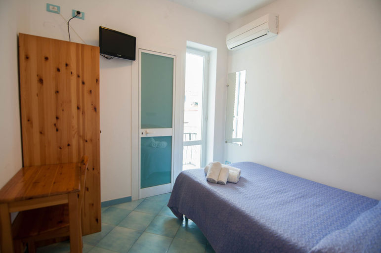 Bedroom 3, Albergo Macrì, Napoli