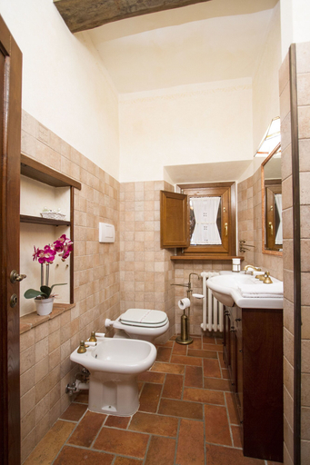 Bathroom 4, Rocca di Pierle, Arezzo