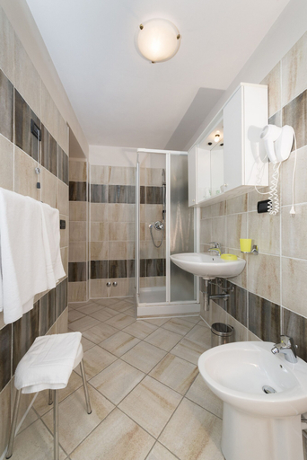 Bathroom 4, Armanac De Toubie, Aosta