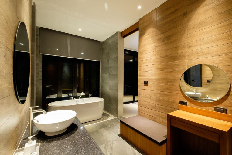 Bathroom 3, Sunshine Paradise Resort, Thap Sakae