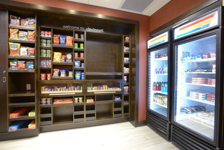 Food & Drinks 5, Hampton Inn & Suites Cincinnati / Kenwood, Hamilton