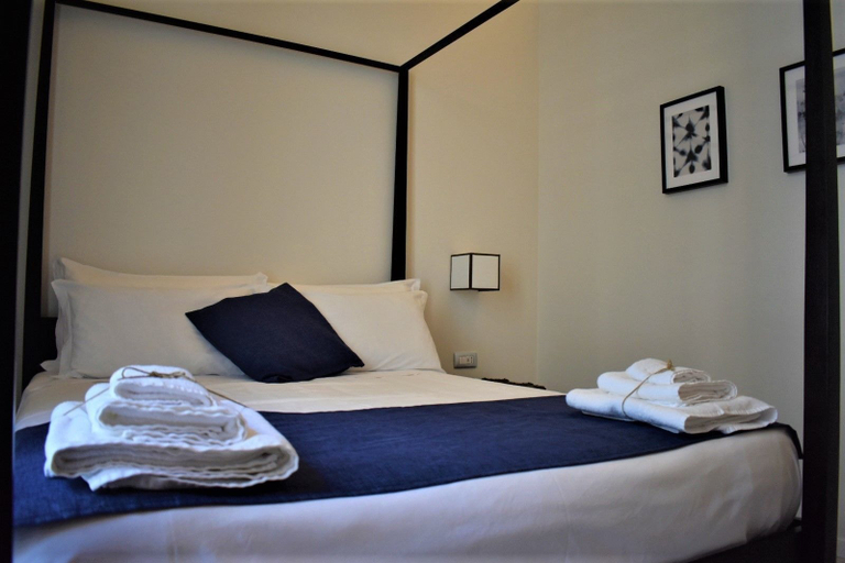 Bedroom 3, Gatto Bianco Duchessa, Bari