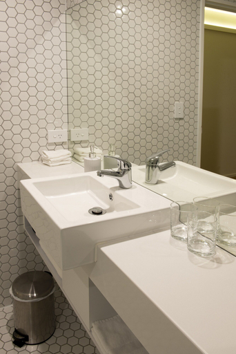 Bathroom 3, V Motel, Christchurch