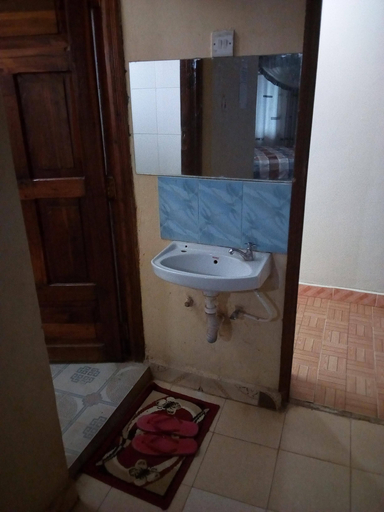Bathroom 2, Waso Central Emporium Lodge, Isiolo North