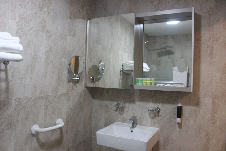 Bathroom 4, Saipan Beach Hotel, Saipan