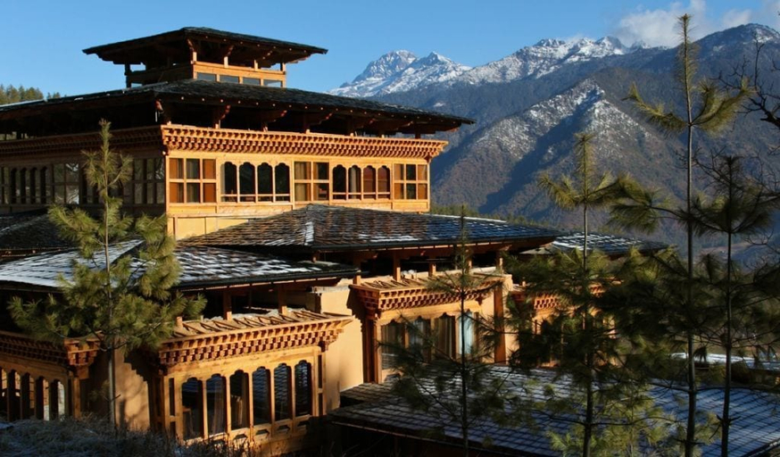 Exterior & Views