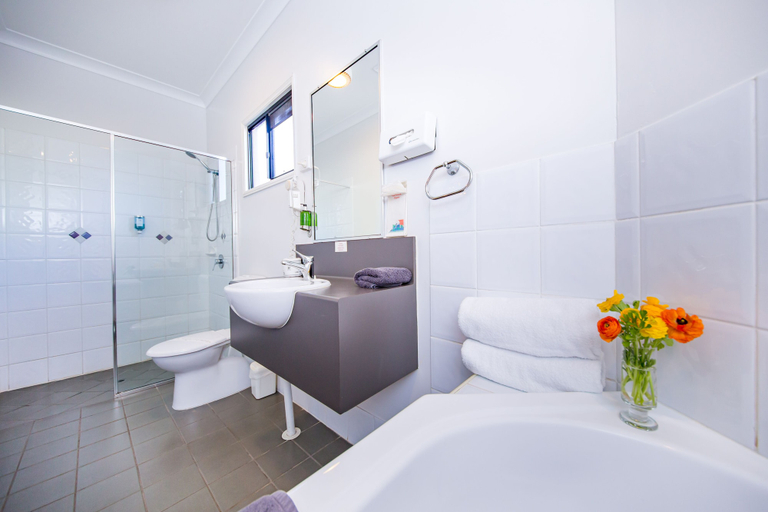 Bathroom 5, Ascot Lodge Motor Inn Kingaroy, Kingaroy