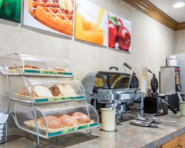 Food & Drinks 5, Quality Suites San Diego Otay Mesa, San Diego