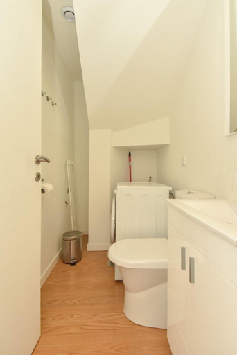Bathroom 3, North Star Flats at São João, Porto