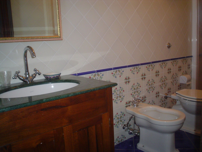 Bathroom 4, Le Carolee, Catanzaro
