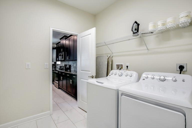 Bathroom 3, 1585tempo 5 Bedroom Home by RedAwning, Osceola