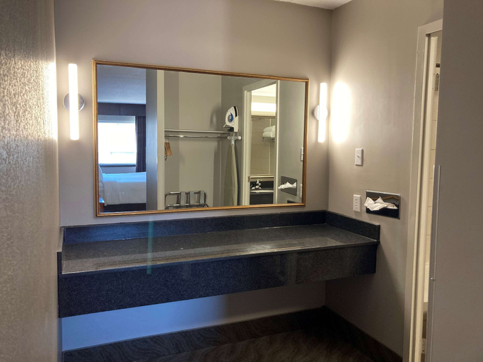 Bathroom 4, Best Western North Bay Hotel & Conference Centre, Nipissing