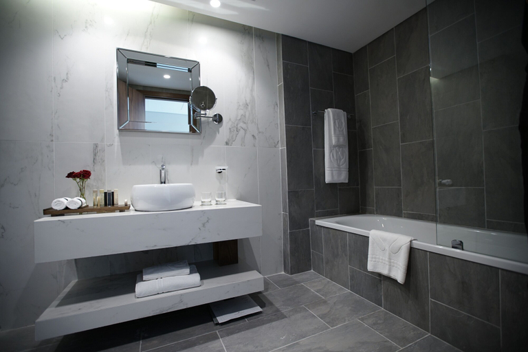 Bathroom 5, Royal Tulip Achrafieh, Beirut