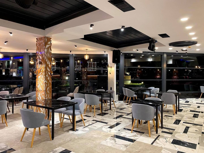 Food & Drinks 3, Villa Lihnidos Square