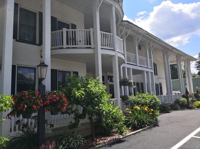Exterior & Views 1, Historic Hotel Broadalbin, Fulton