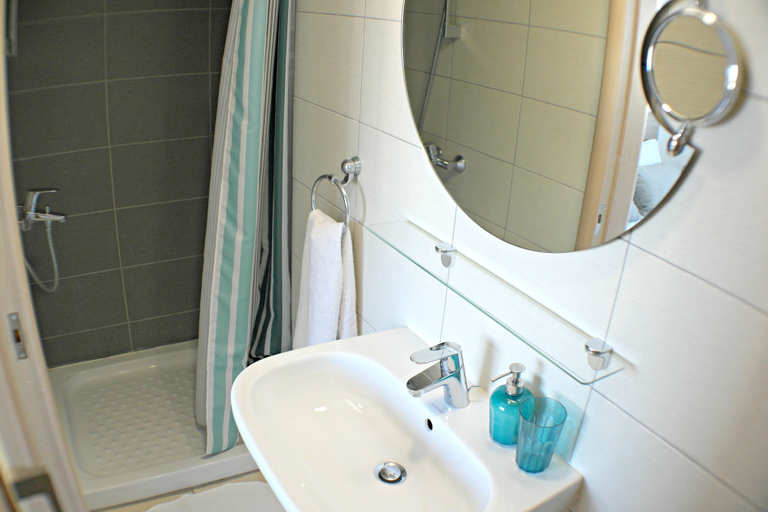 Bathroom 3, Eden Dream Apartments