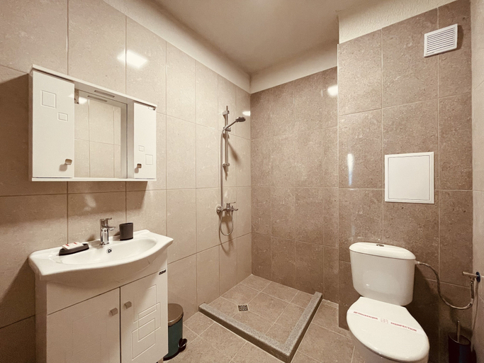Bathroom 4, ATM LUX APART, Stolichna