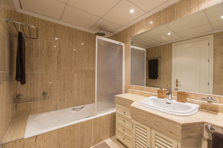 Bathroom 4, Perfect Location Between Golf and Beach, Málaga