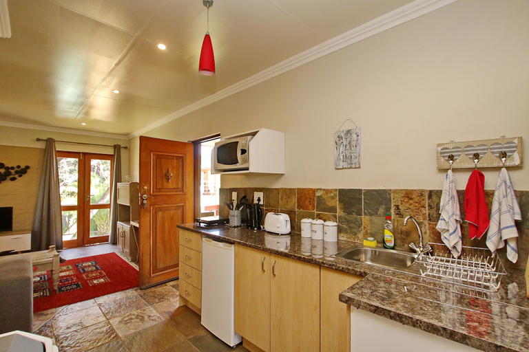 Food & Drinks 5, Moonflower Cottages, City of Johannesburg