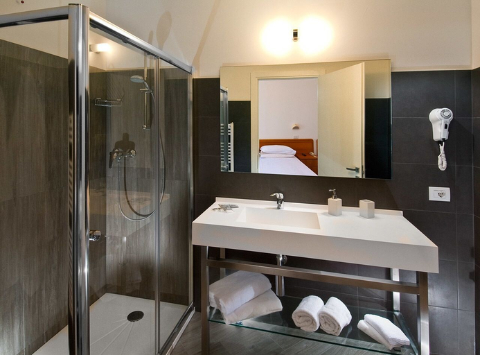 Bathroom 5, Hotel Atlantic, Pesaro E Urbino