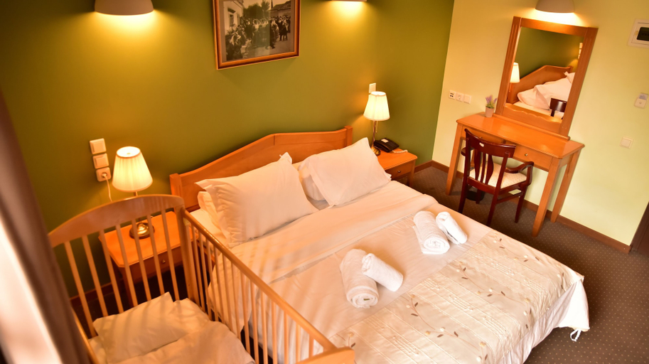 Bedroom 4, Mont Helmos Hotel, West Greece