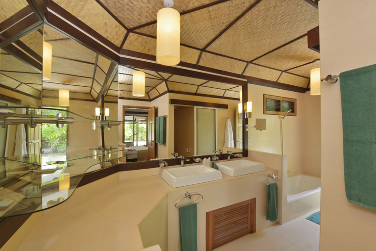 Bathroom 5, Angaga Island Resort & Spa