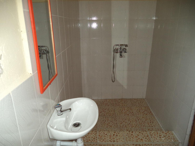 Bathroom 3, The Elephant home, Busongora