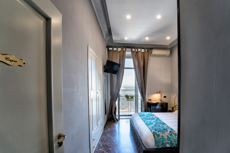 Bedroom 4, Seaside Caracciolo, Napoli