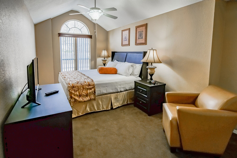 Bedroom 2, The Townhouses, Taney
