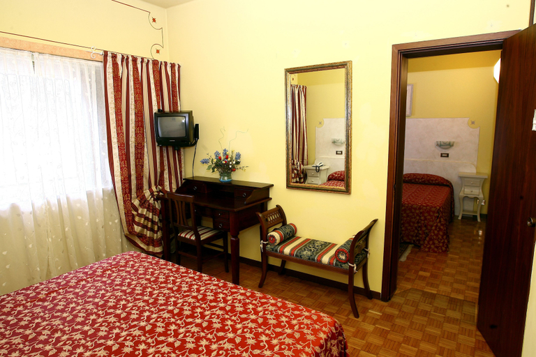 Bedroom 2, Ai Ronchi Motor Hotel, Brescia