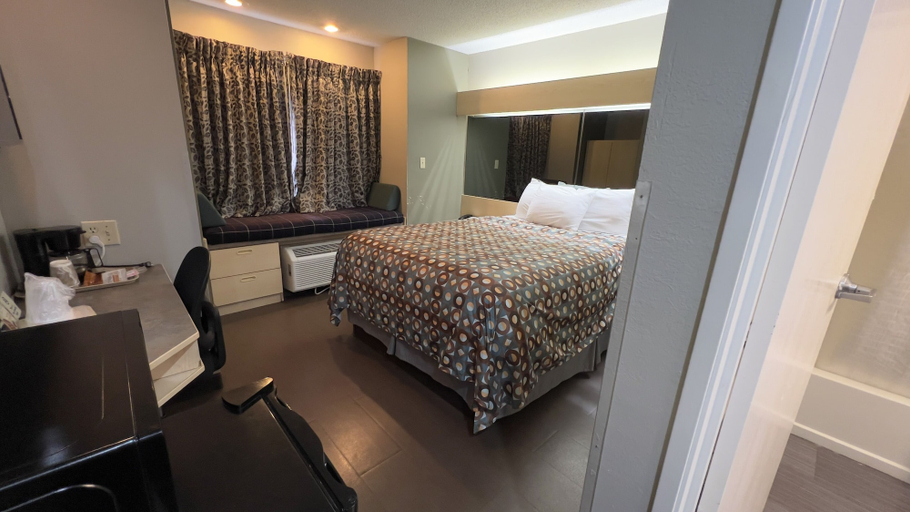 Bedroom 3, Americas Best Value Inn & Suites Jackson, TN, Madison