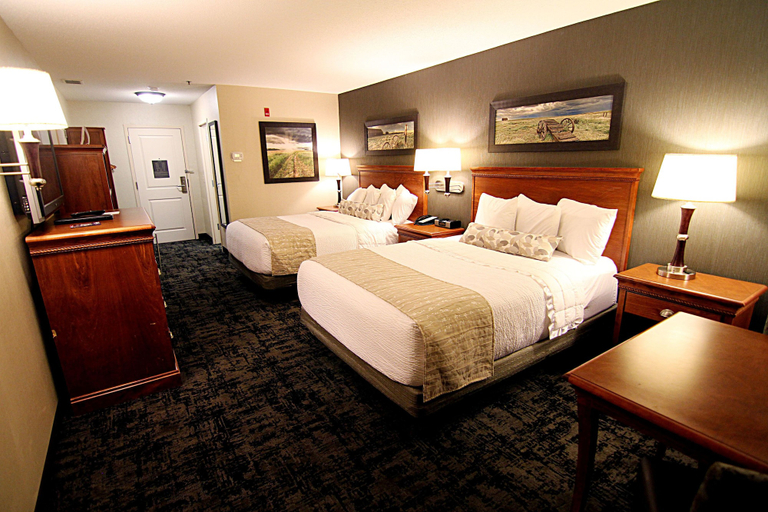 Bedroom 4, C'mon Inn Hotel & Suites, Grand Forks