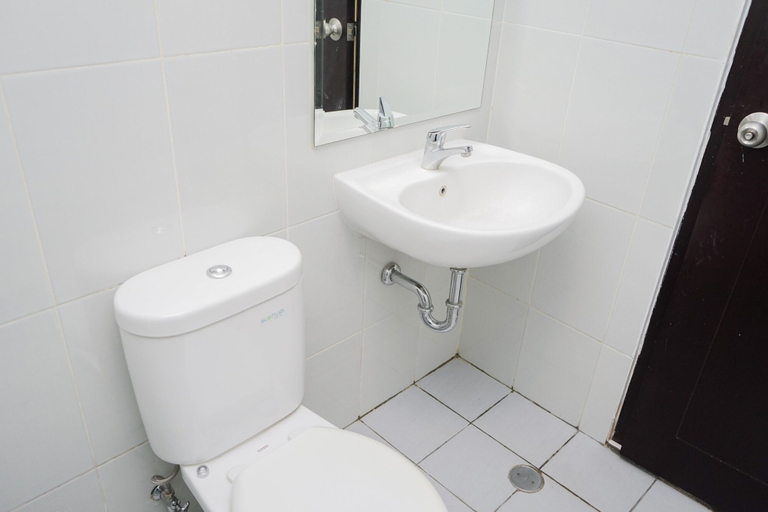 Bathroom 3, Modern Comfy 2BR Casa De Parco Apartment, Tangerang