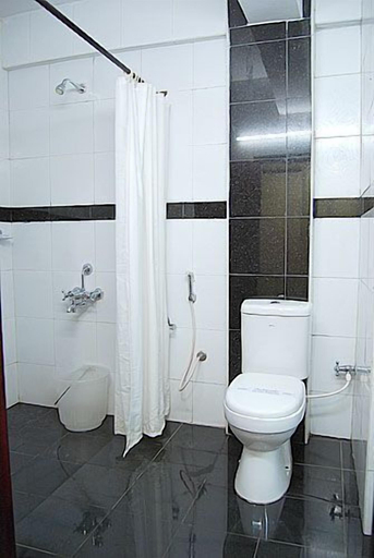 Bathroom 5, Ponmari Residency, The Nilgiris
