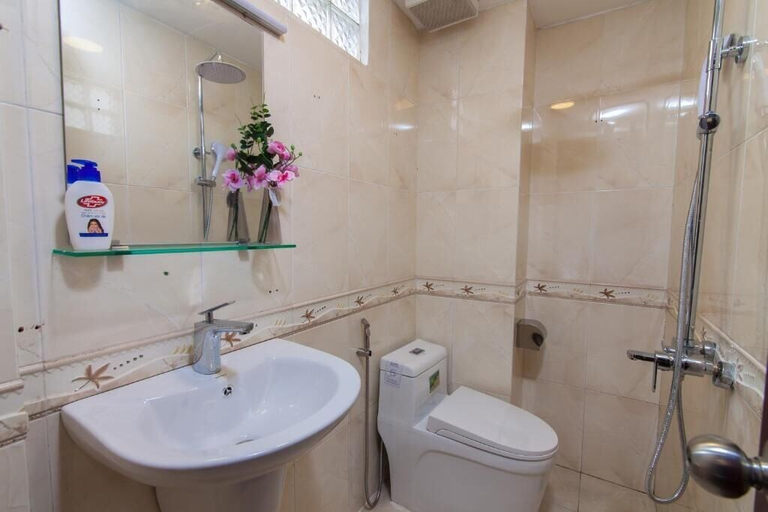 Bathroom 2, The Art - Hung Viet near Truc Bach lake, Ba Đình