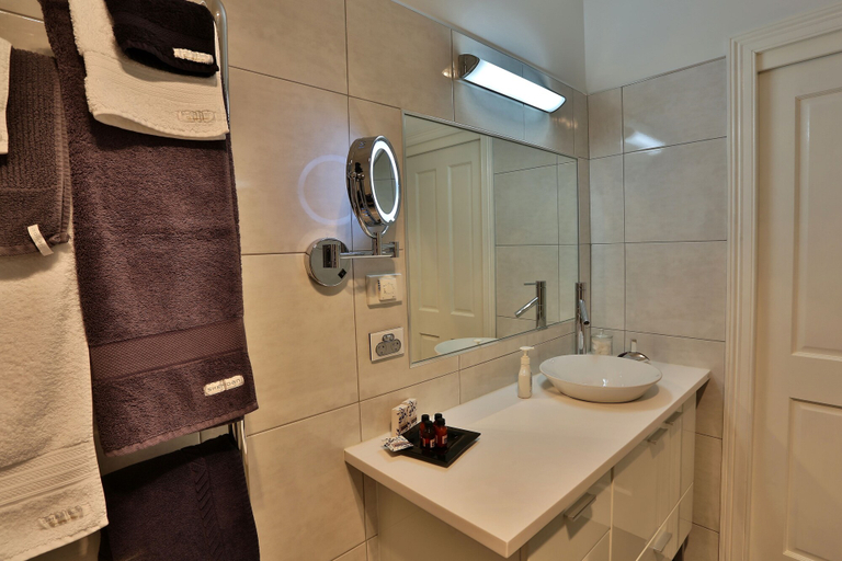 Bathroom 4, The Ark Stanley, Circular Head
