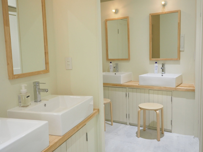 Bathroom 4, almond hostel & cafe Shibuya, Shibuya