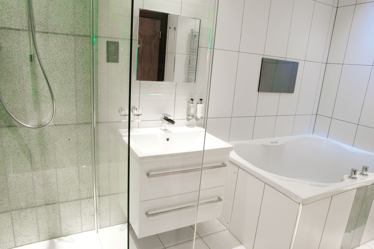 Bathroom 5, Windermere Suites, Cumbria