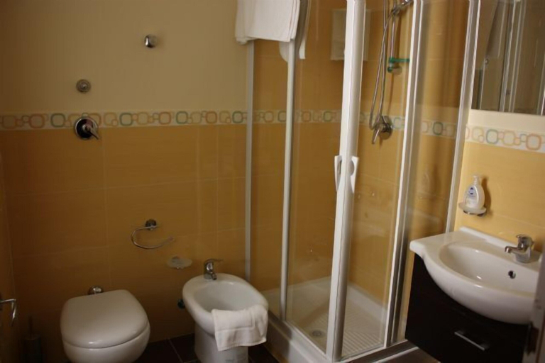 Bathroom, Ximenes 12, Trapani