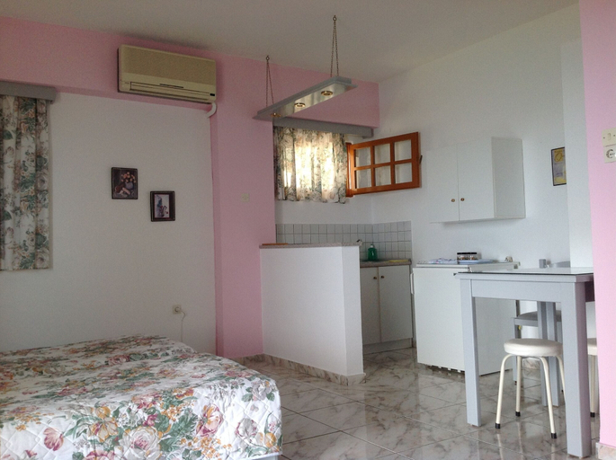 Bedroom 2, Travlos Studios, Ionian Islands
