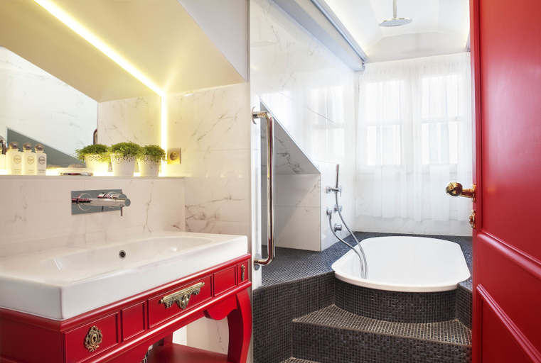 Bathroom 4, La Maison Favart, Paris