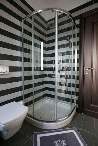Bathroom 5, Hotel Victoria, Tiranës