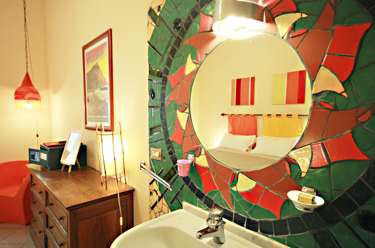 Bathroom 5, The Beehive Hostel, Rome