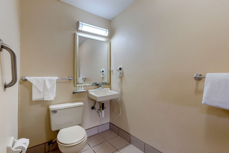 Bathroom 4, Quality Inn Columbus - East, Franklin