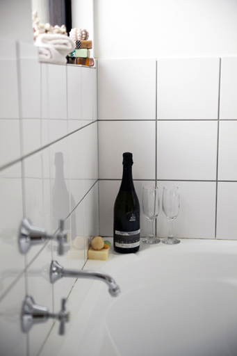 Bathroom 4, Esperance Island View Apartments, Esperance