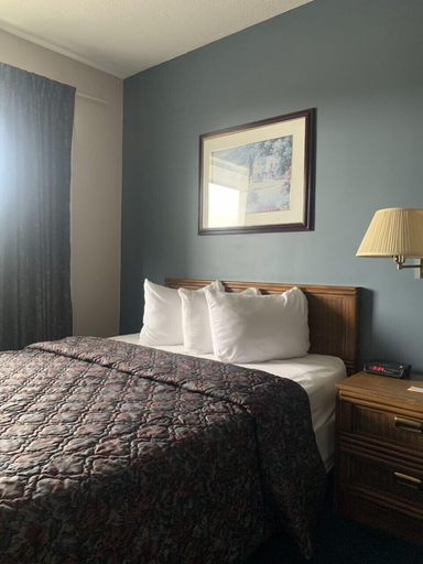 Bedroom 3, Bancroft Inn & Suites, Hastings
