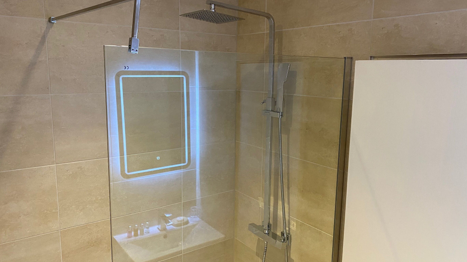 Bathroom 4, Winckley Stays, Lancashire