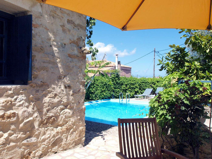 Sport & Beauty 4, Villa Sofas, Crete